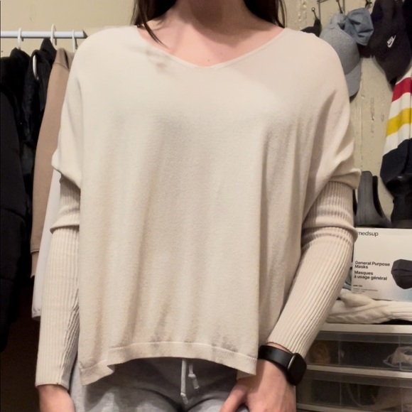 Privilege cream sweater - Picture 2 of 2